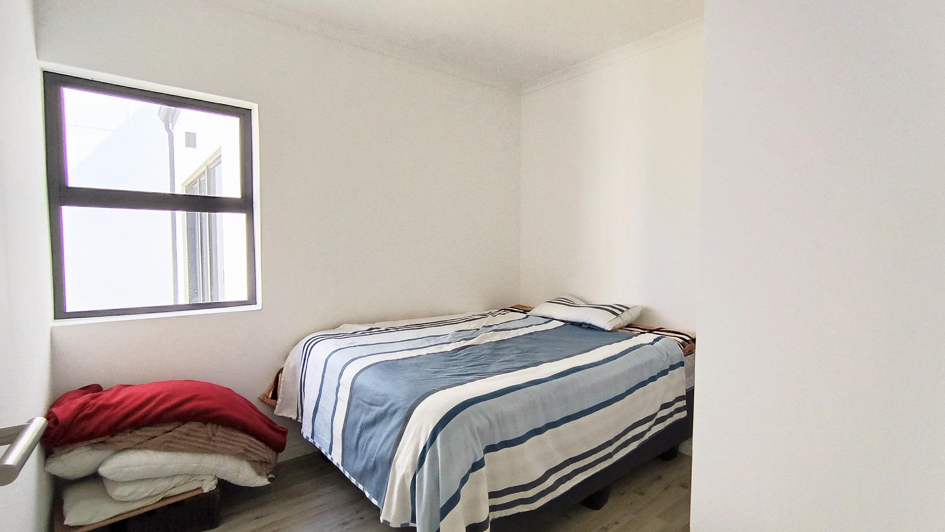 Bed Room 1 - 14 square meters of property in Sandown Estate