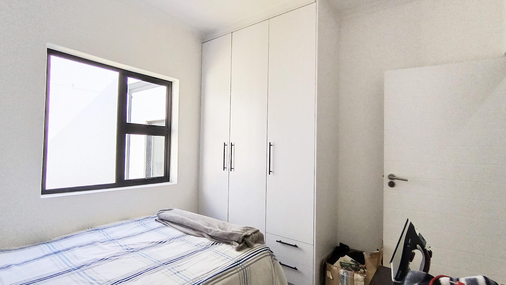 Bed Room 2 - 14 square meters of property in Sandown Estate