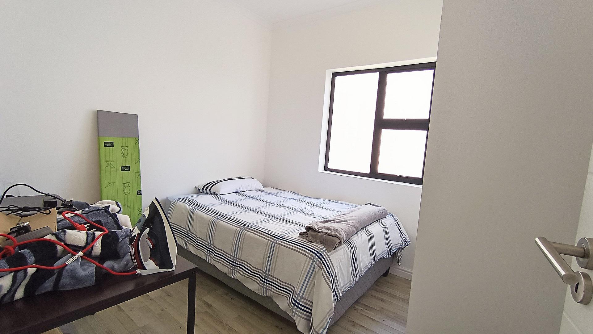 Bed Room 2 - 14 square meters of property in Sandown Estate