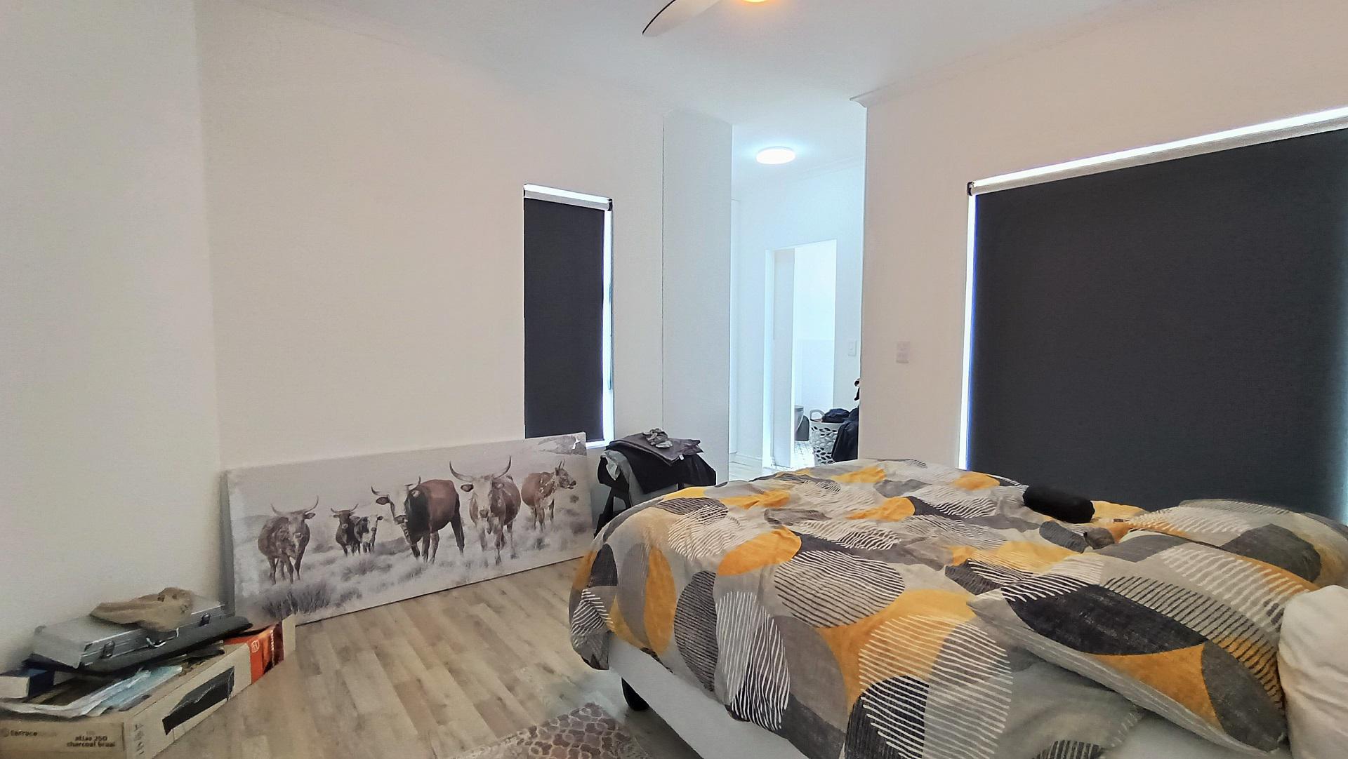 Main Bedroom - 28 square meters of property in Sandown Estate