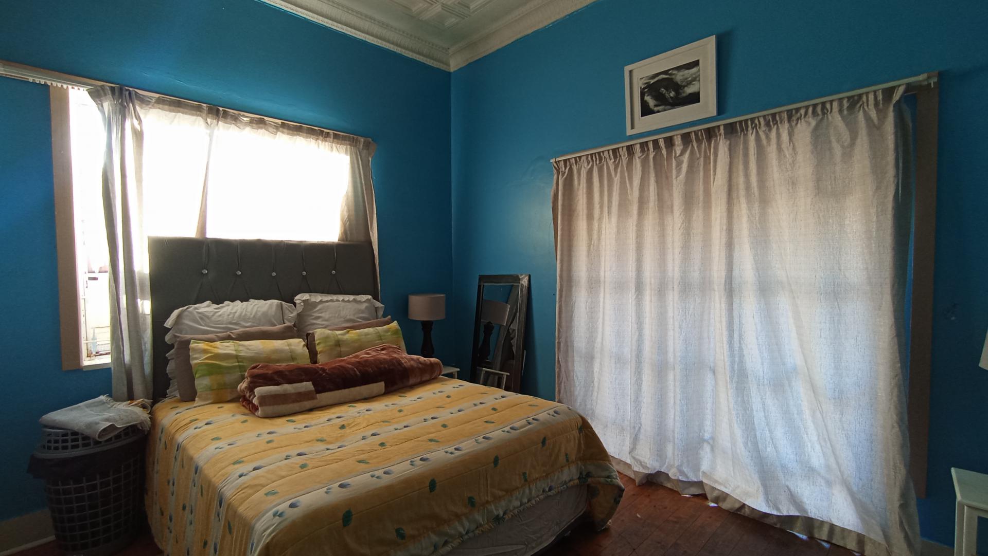 Bed Room 1 - 17 square meters of property in Kensington - JHB