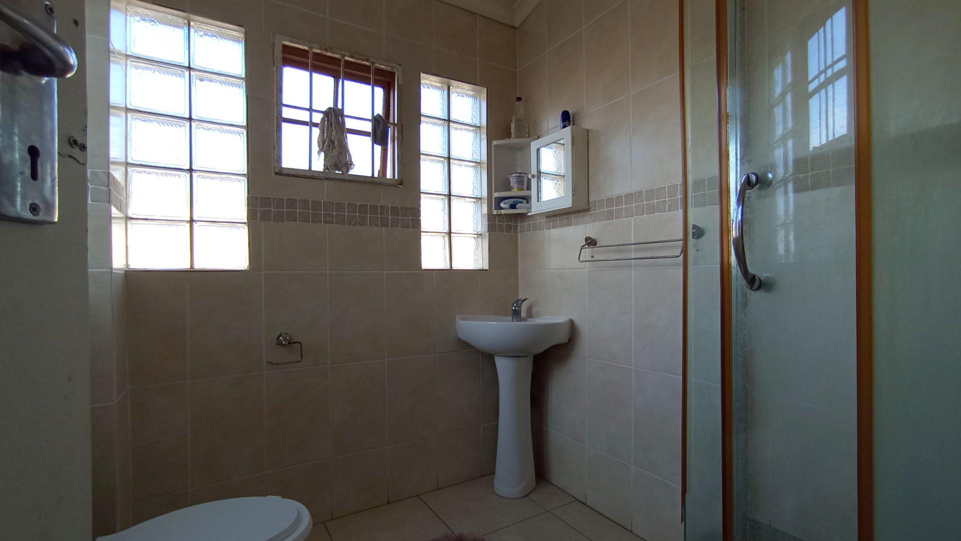 Bathroom 2 - 5 square meters of property in Kensington - JHB