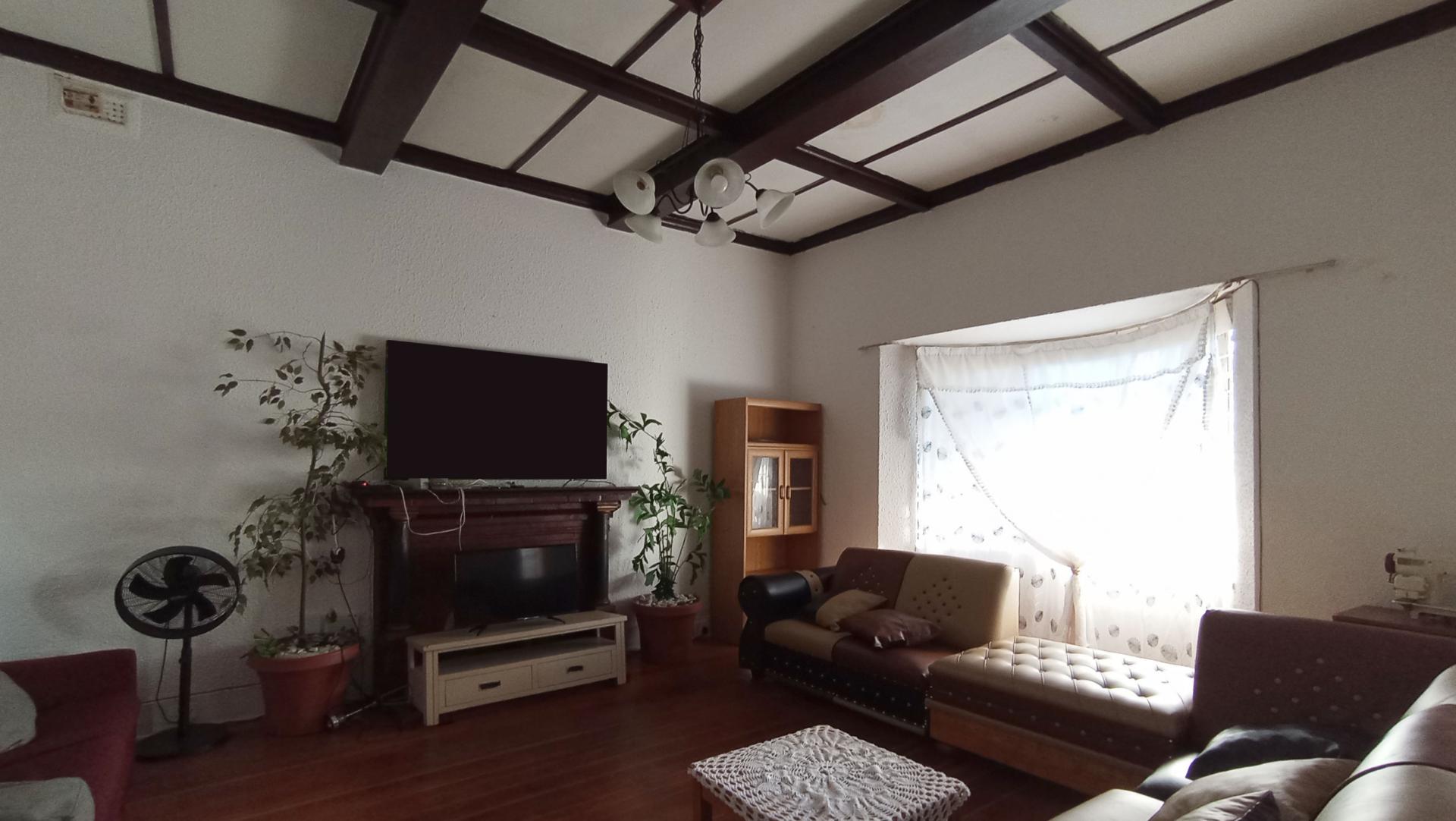 Lounges - 27 square meters of property in Kensington - JHB