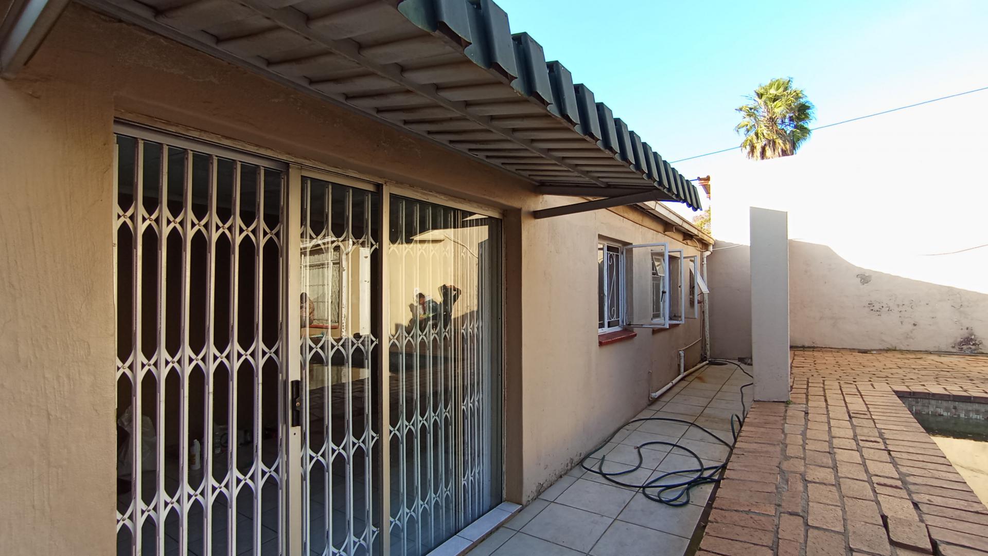 Flatlet - 55 square meters of property in Kensington - JHB
