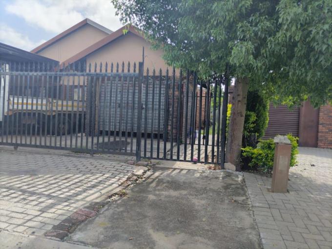 4 Bedroom House for Sale For Sale in Boitekong - MR672090