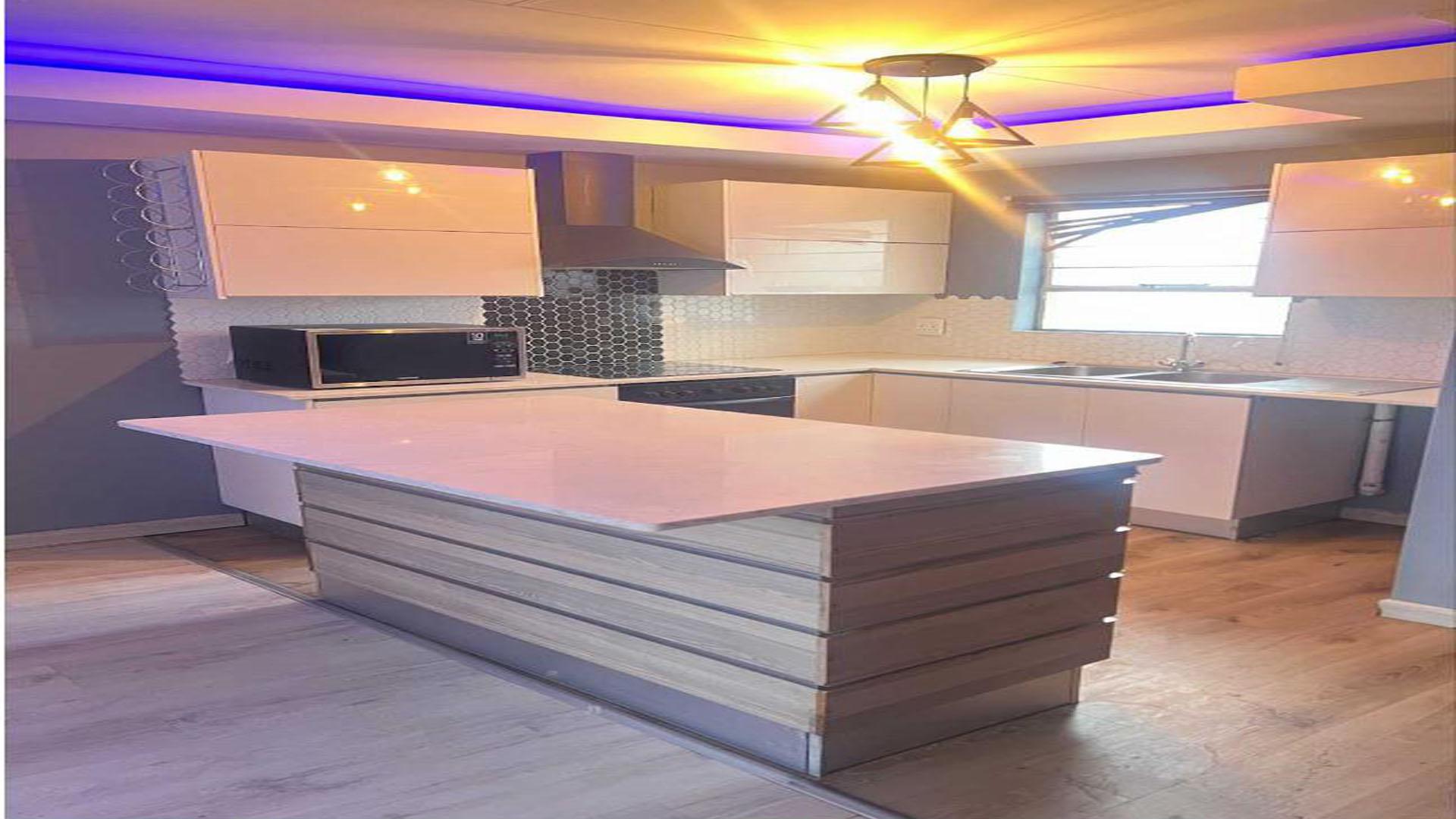 Kitchen - 12 square meters of property in Albertsdal