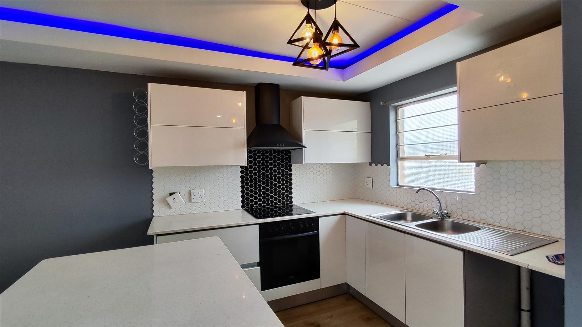 Kitchen - 12 square meters of property in Albertsdal