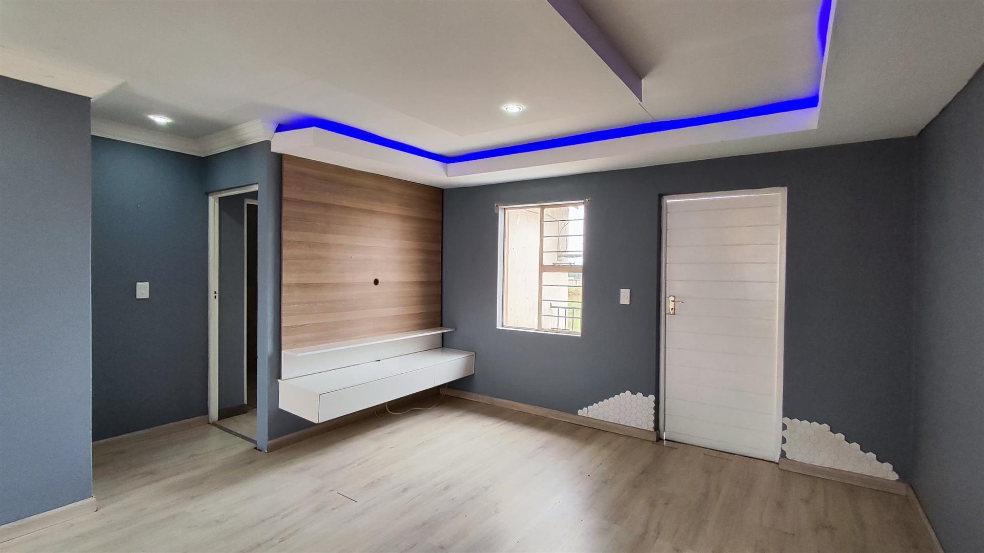 Lounges - 16 square meters of property in Albertsdal