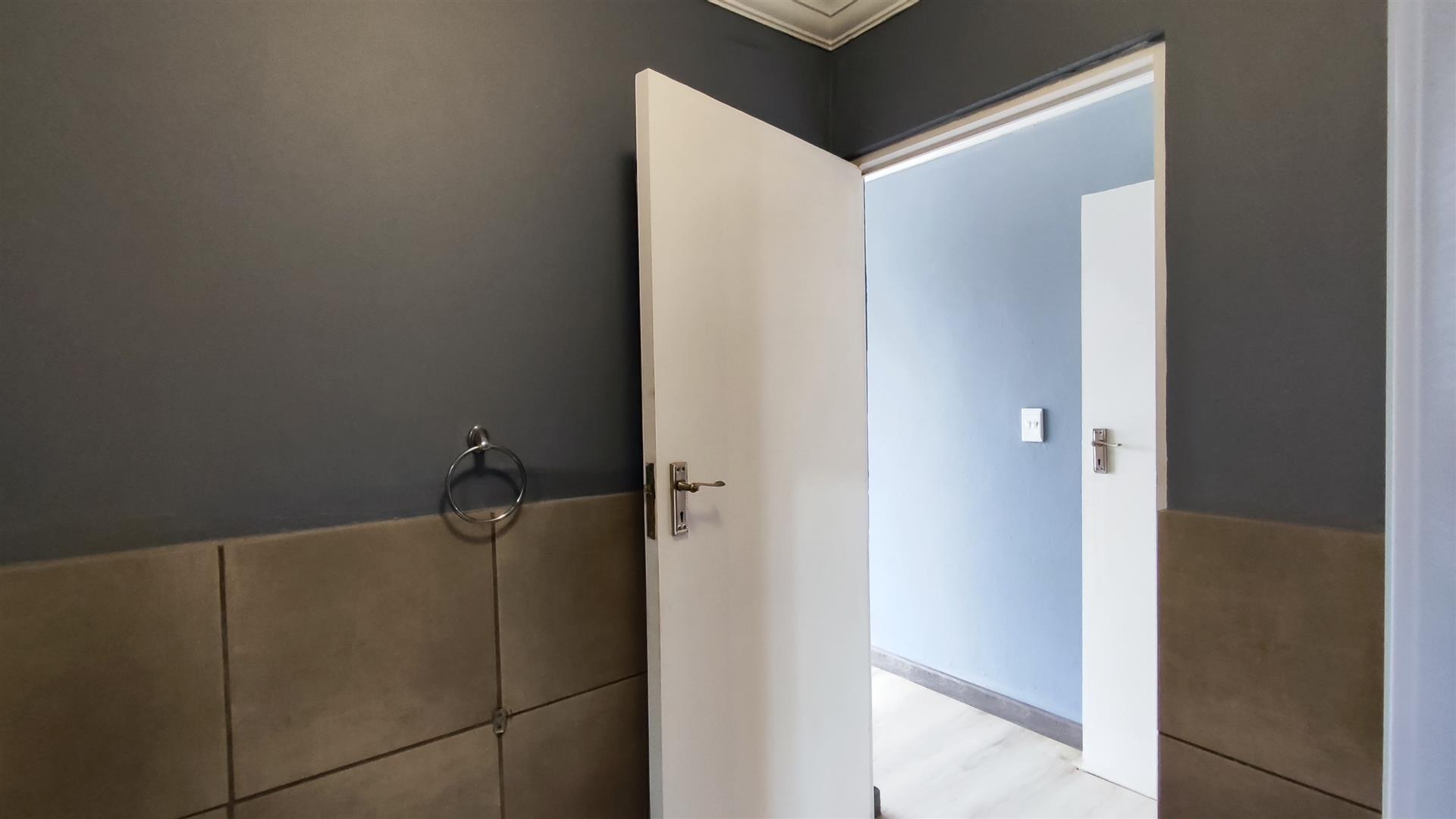 Main Bathroom - 5 square meters of property in Albertsdal