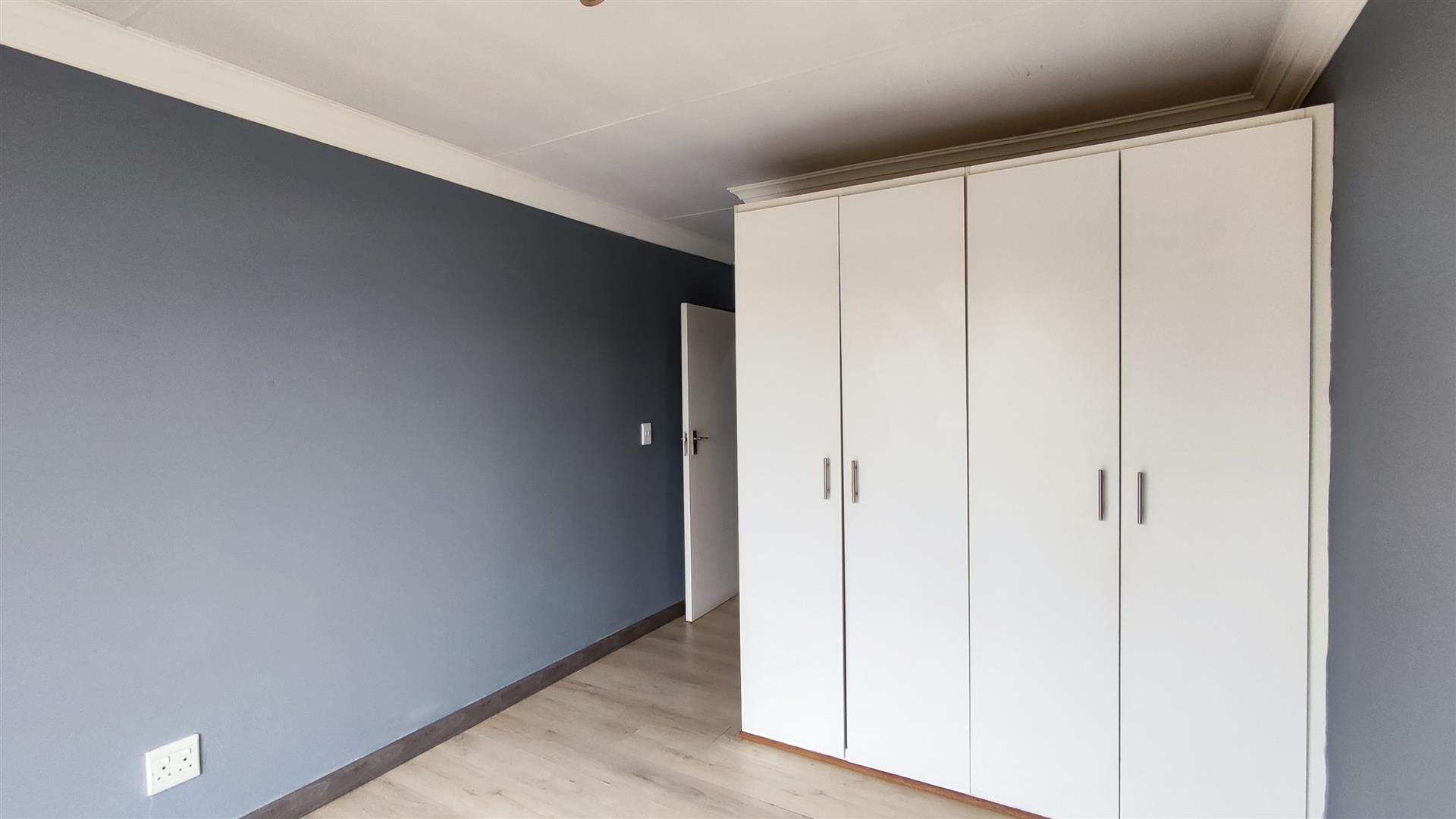 Main Bedroom - 12 square meters of property in Albertsdal