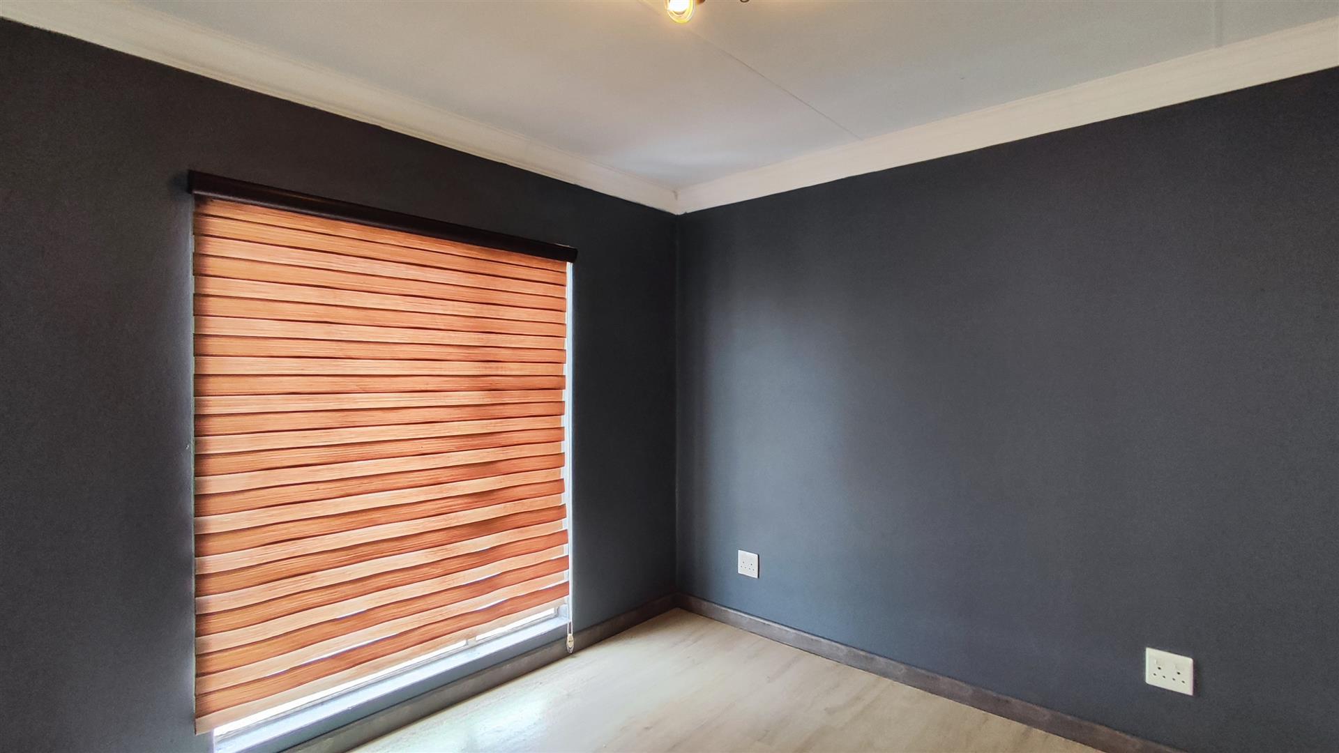 Bed Room 1 - 11 square meters of property in Albertsdal