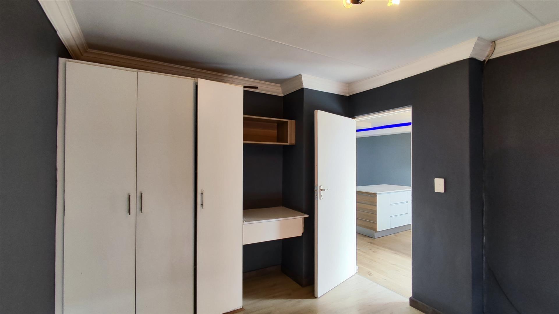 Bed Room 1 - 11 square meters of property in Albertsdal