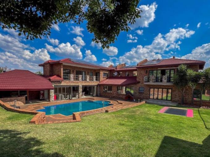6 Bedroom House for Sale For Sale in Meyersdal - MR672106