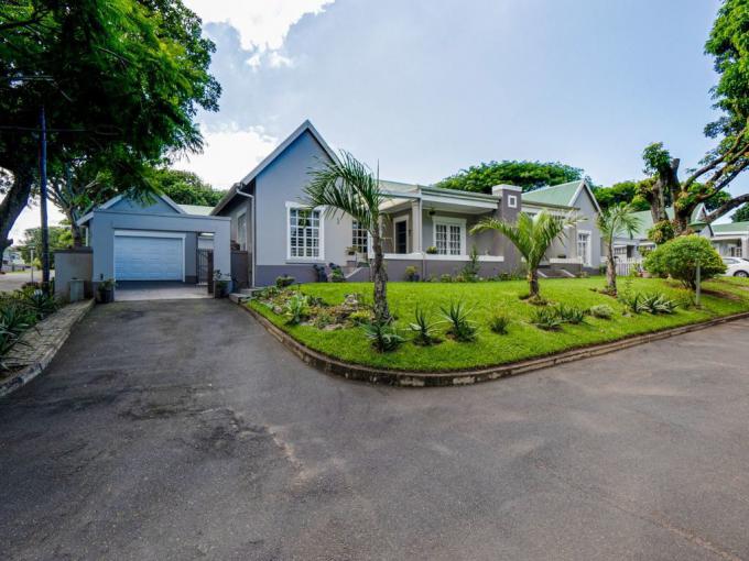 3 Bedroom Simplex for Sale For Sale in Athlone Park - MR672111