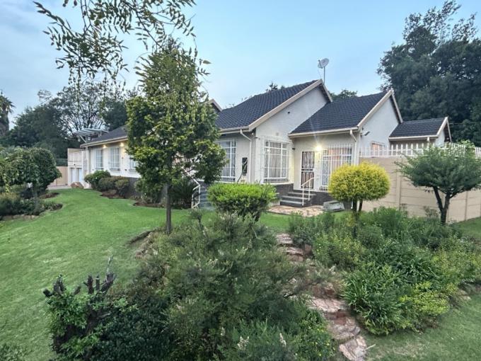 4 Bedroom House for Sale For Sale in Mondeor - MR672118