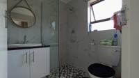 Main Bathroom - 5 square meters of property in Lone Hill