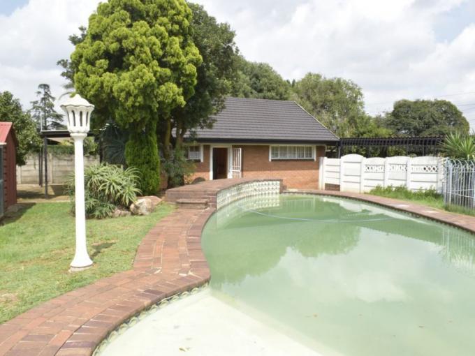 4 Bedroom House for Sale For Sale in Farrar Park - MR672155