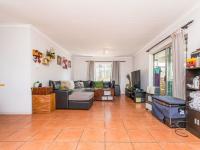  of property in Die Hoewes