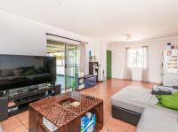  of property in Die Hoewes