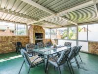  of property in Die Hoewes