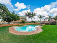  of property in Die Hoewes