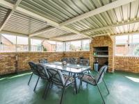  of property in Die Hoewes