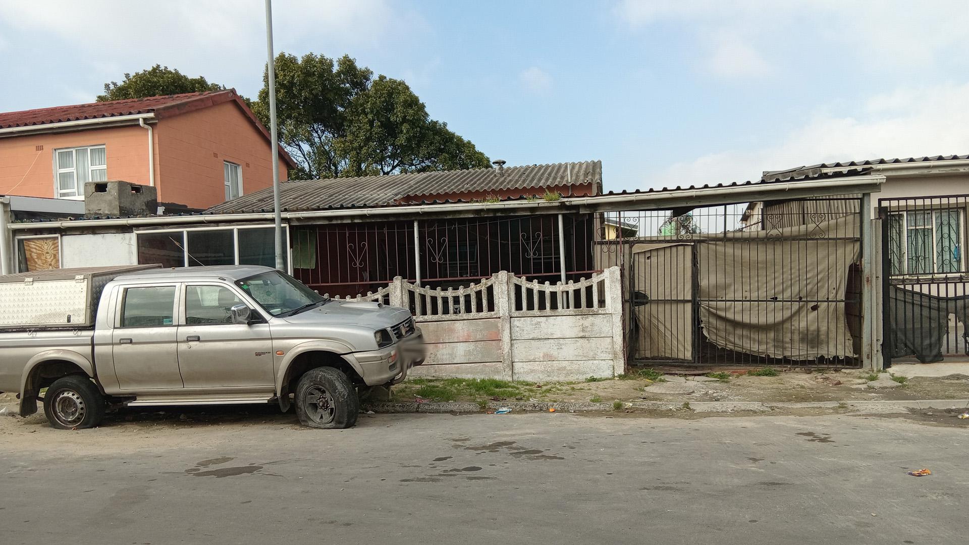 Front View of property in Elsies River