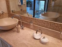 Bathroom 2 of property in Nelspruit Central