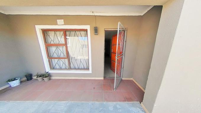SA Home Loans Sale in Execution 3 Bedroom Freehold Residence for Sale in Ilitha Park - MR672229