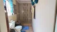 Main Bathroom - 6 square meters of property in Ilitha Park