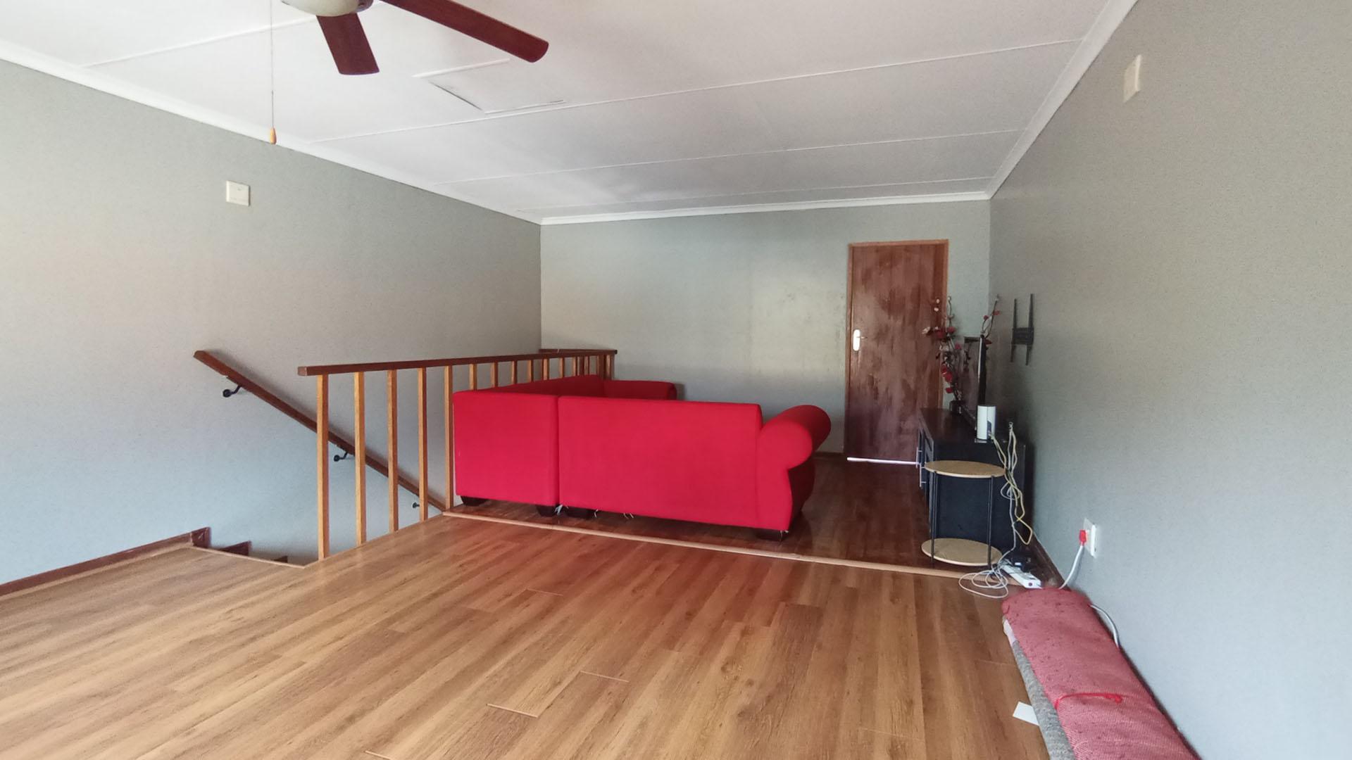 Rooms - 36 square meters of property in Montana