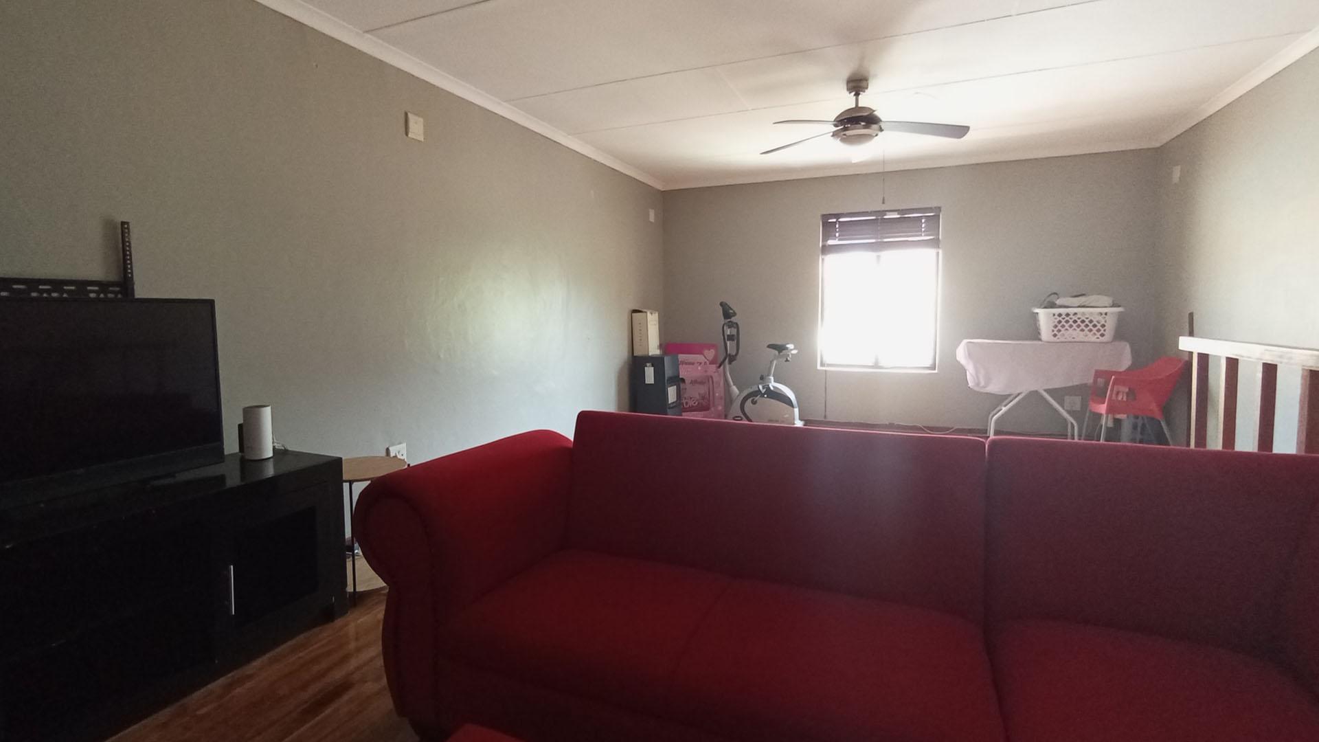 Rooms - 36 square meters of property in Montana