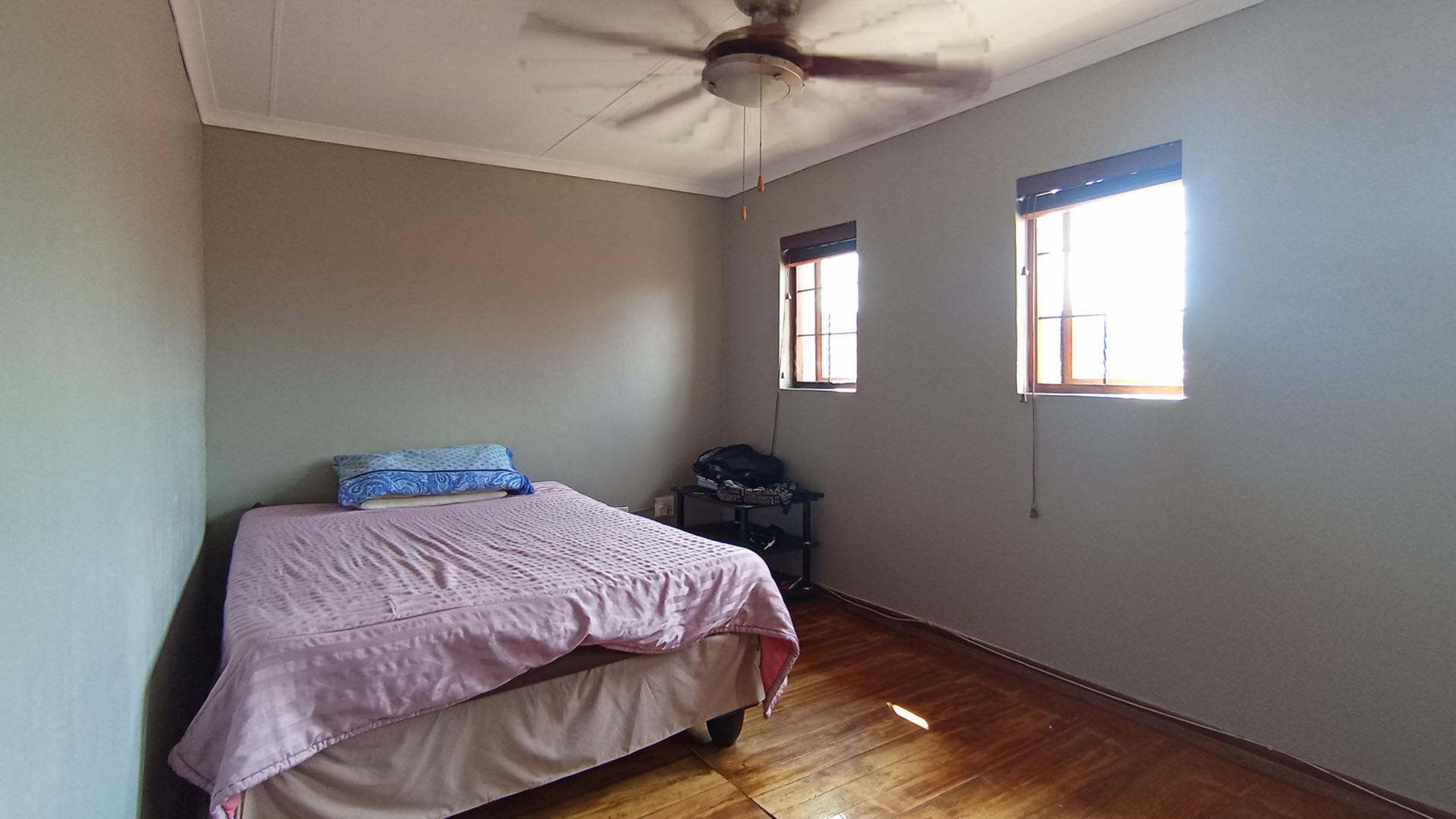 Bed Room 3 - 14 square meters of property in Montana