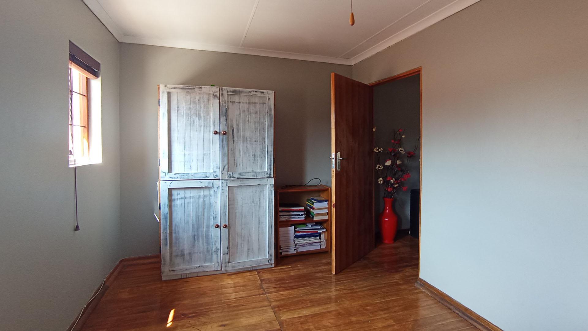 Bed Room 3 - 14 square meters of property in Montana