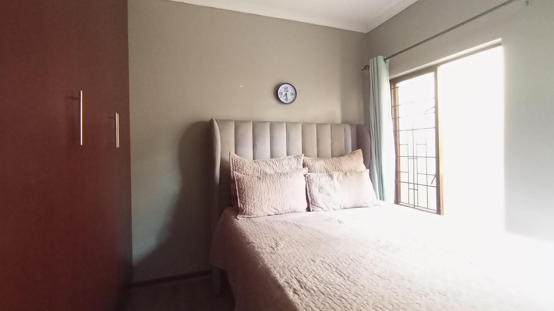 Bed Room 2 - 11 square meters of property in Montana