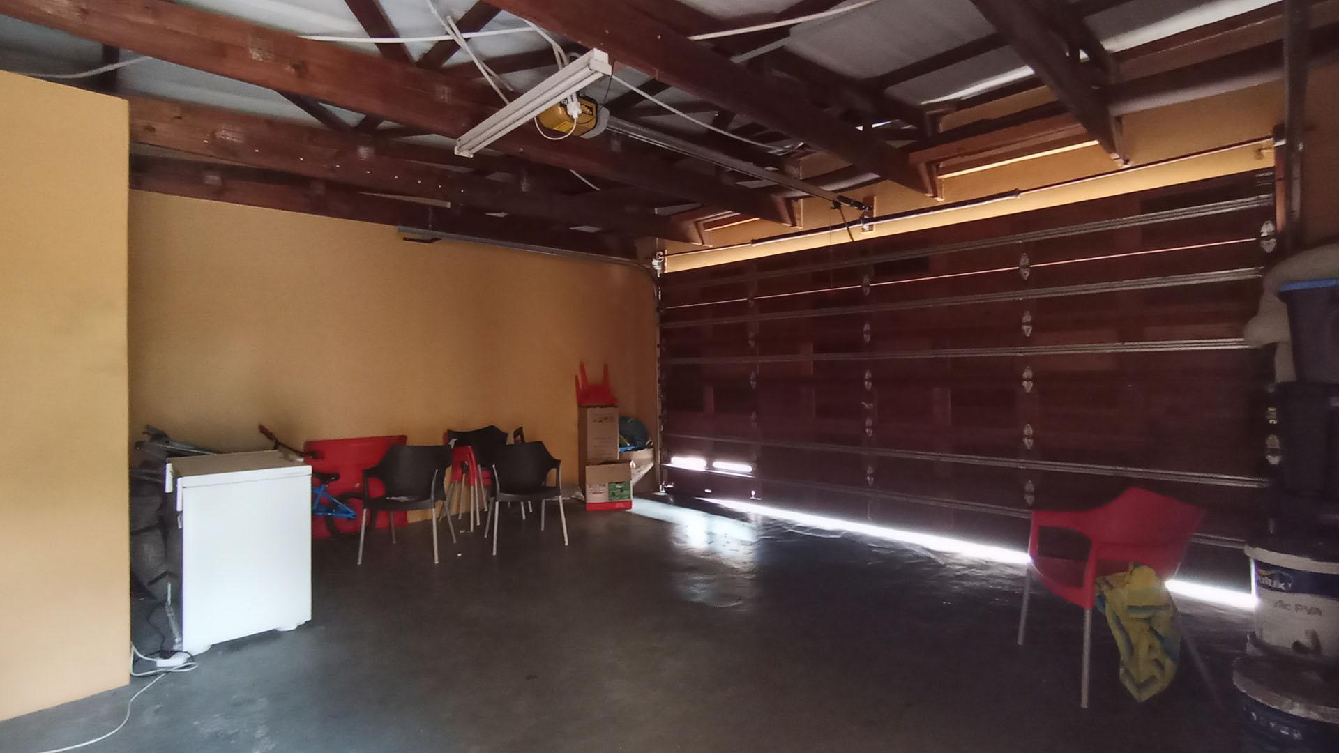 Rooms - 36 square meters of property in Montana