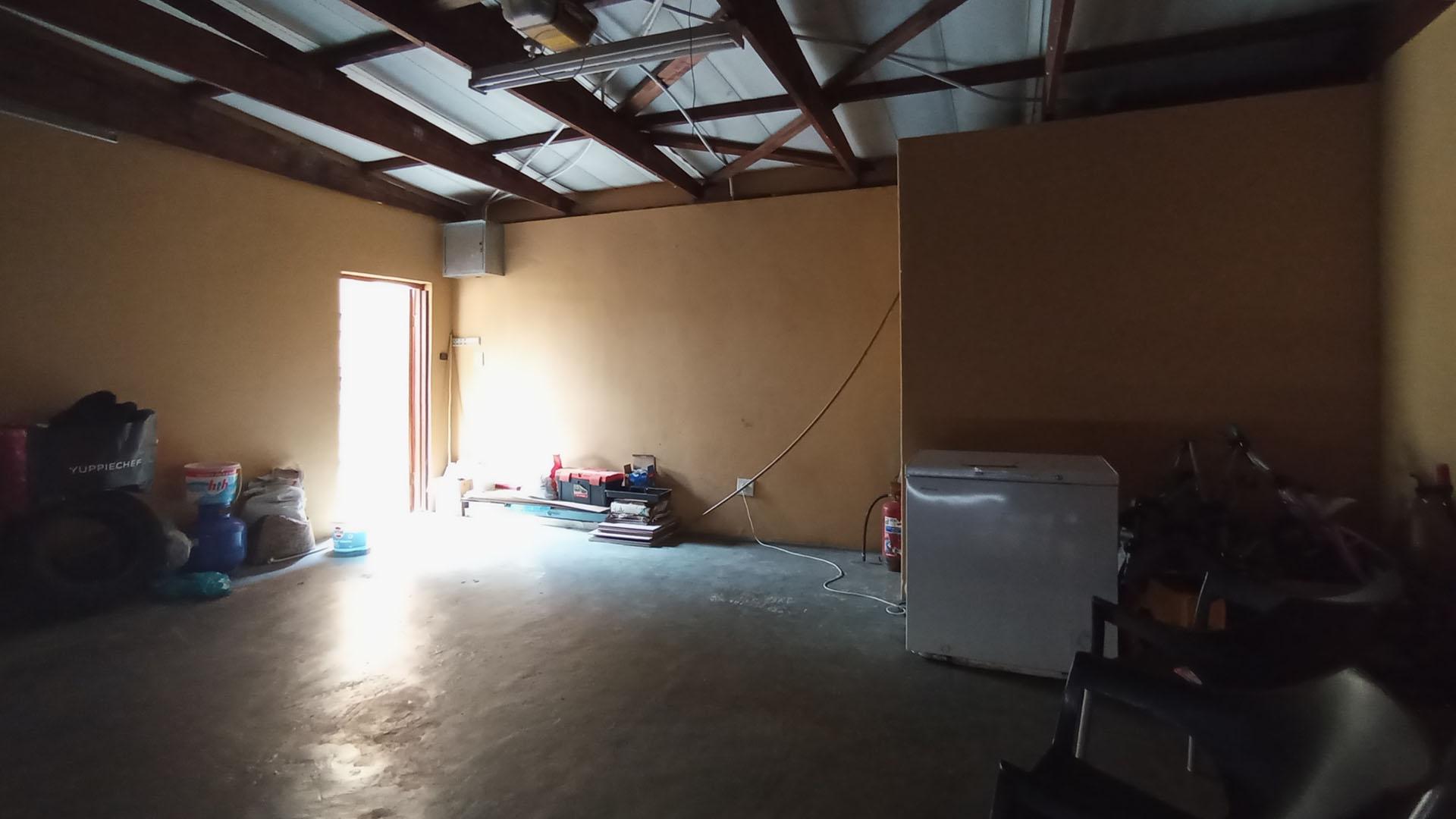 Rooms - 36 square meters of property in Montana