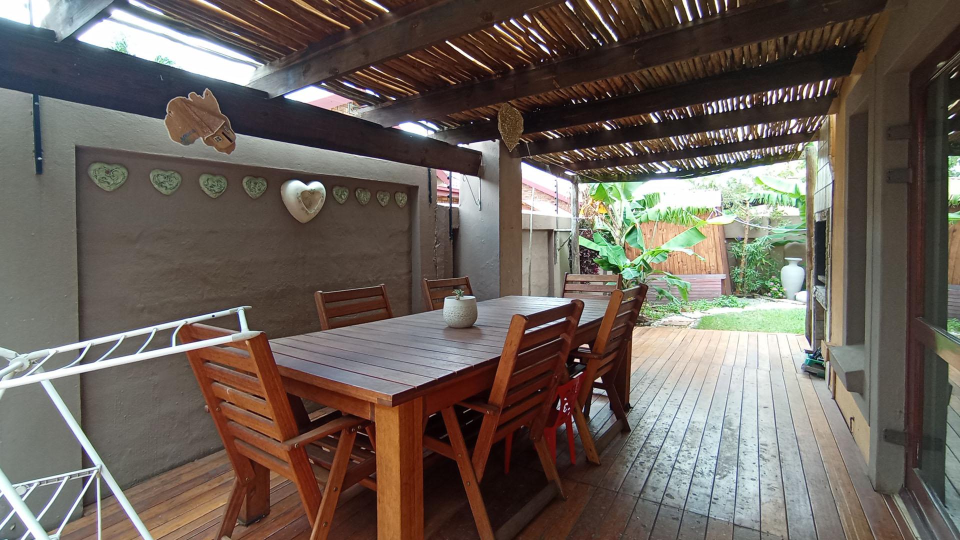 Patio - 20 square meters of property in Montana