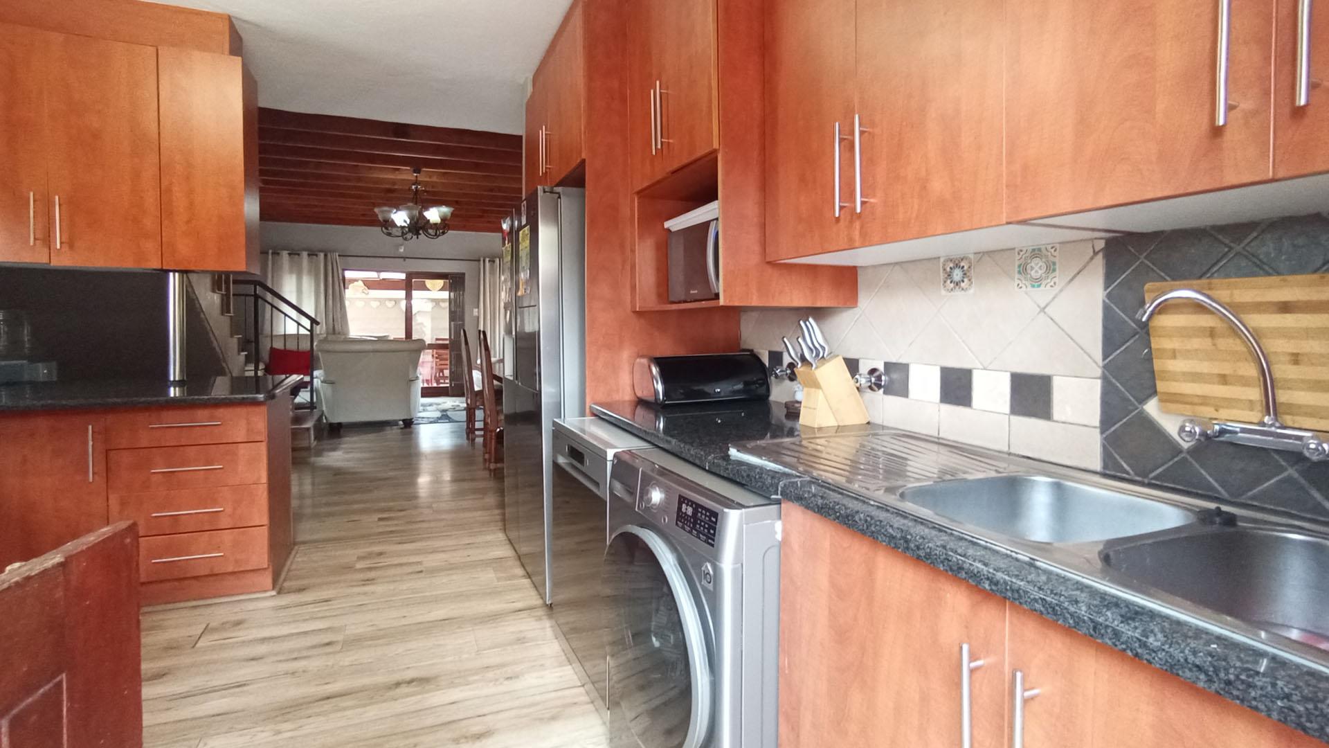 Kitchen - 13 square meters of property in Montana