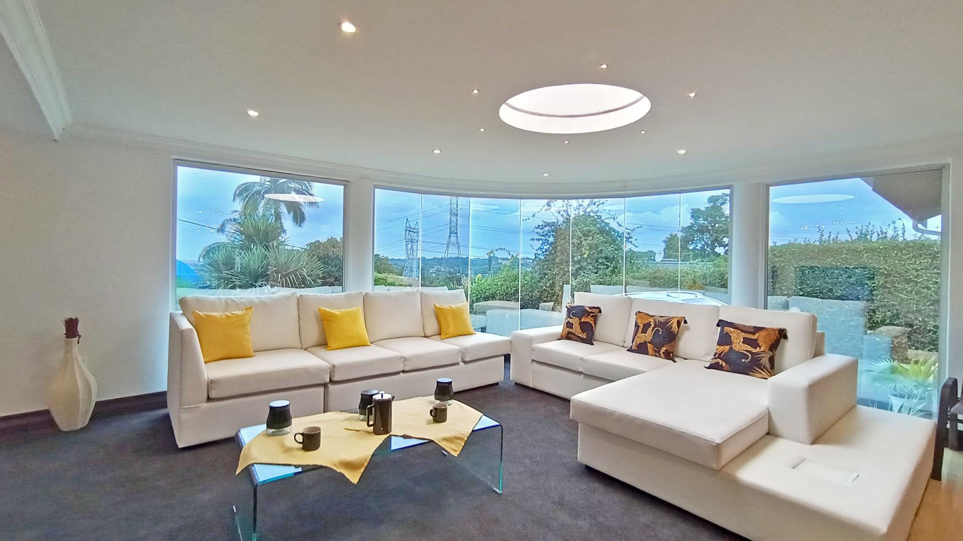 Lounges - 87 square meters of property in Moseley