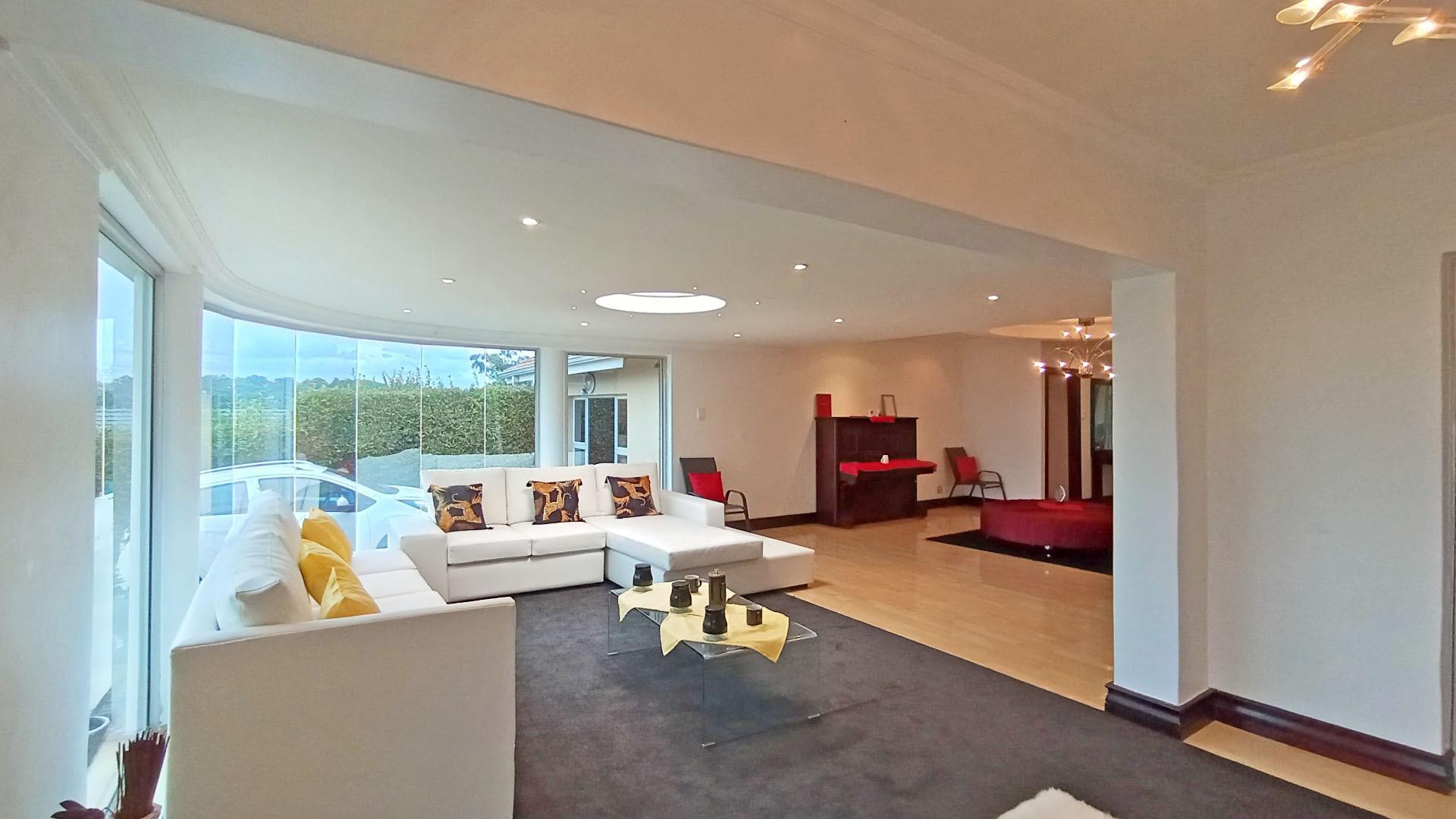 Lounges - 87 square meters of property in Moseley