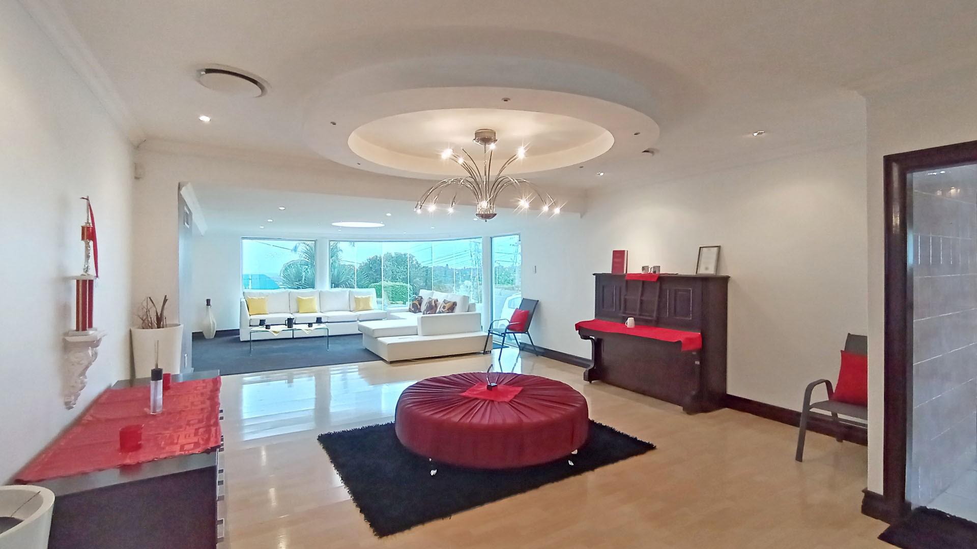 Lounges - 87 square meters of property in Moseley