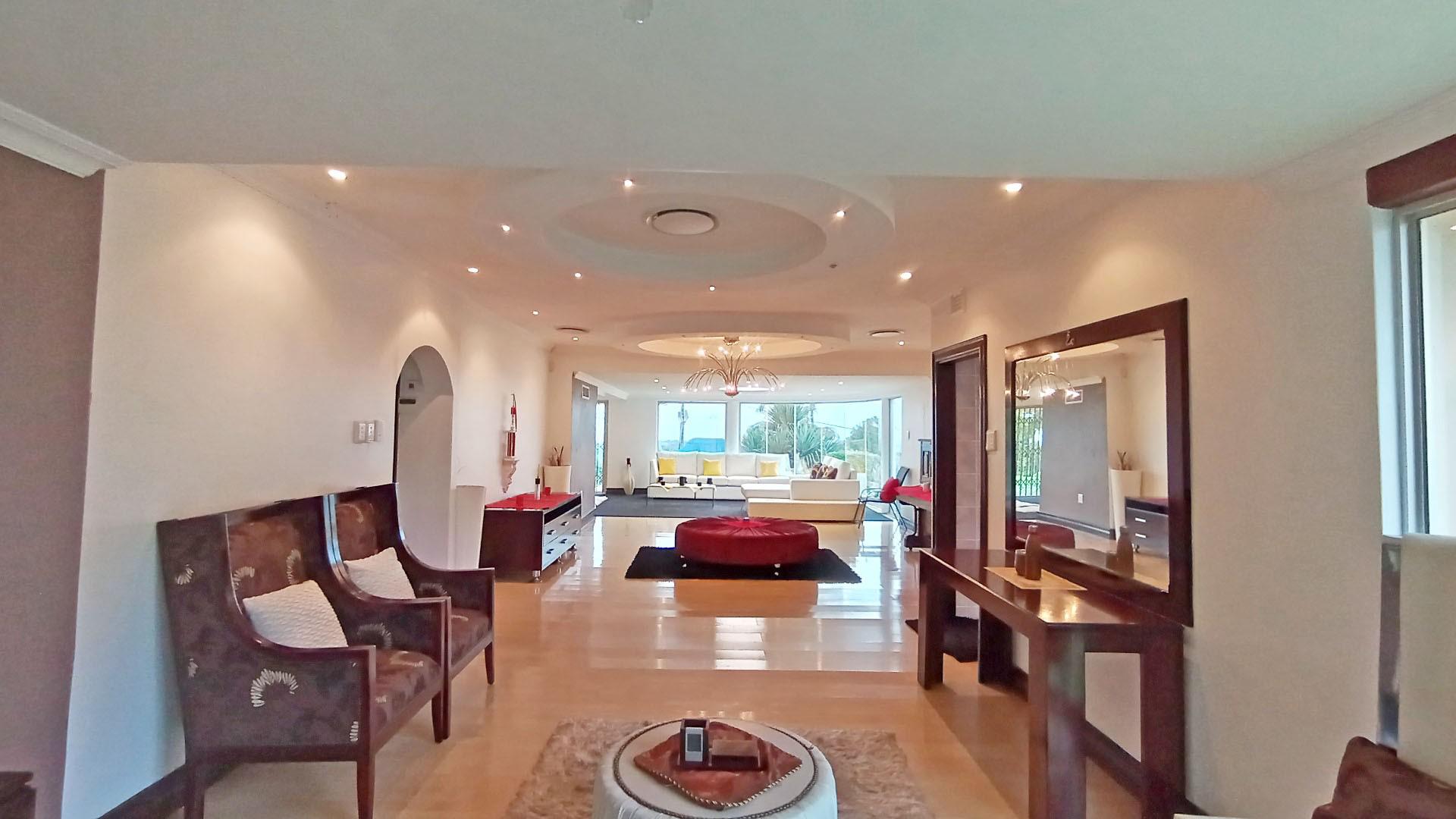 Lounges - 87 square meters of property in Moseley