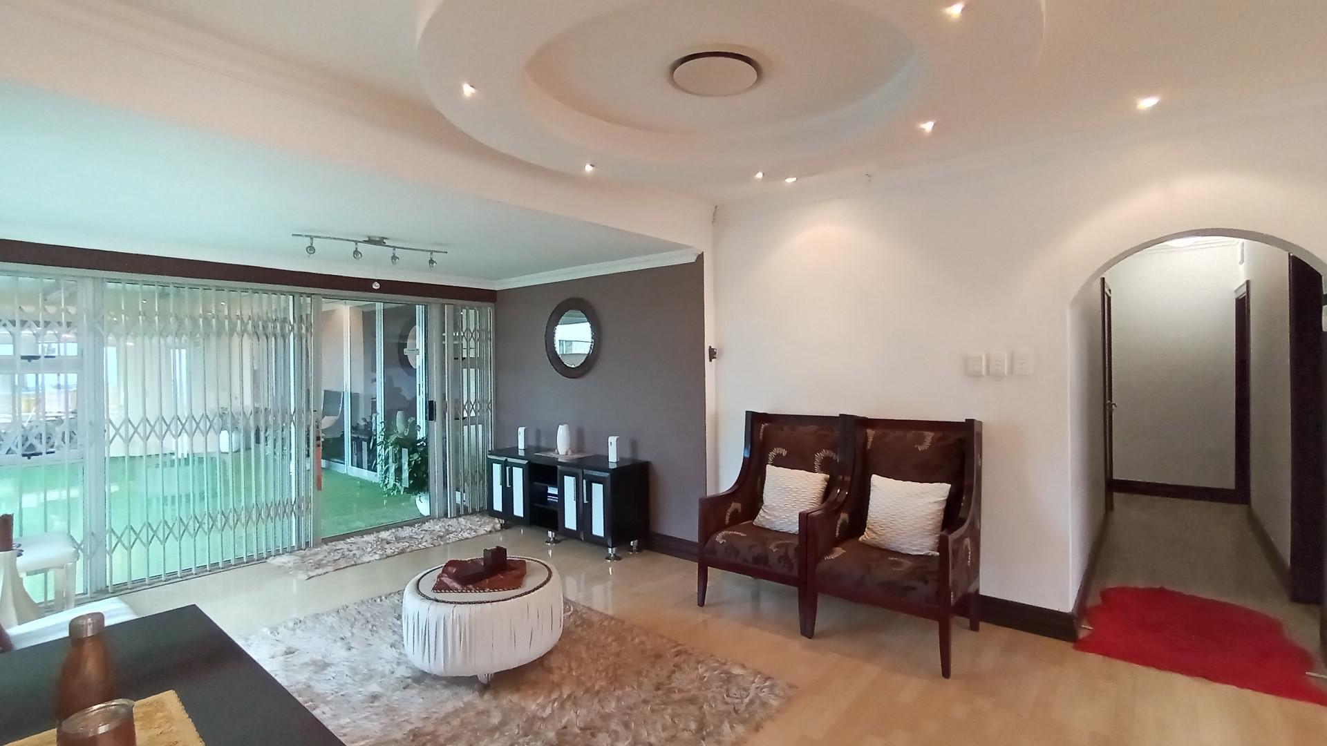 Lounges - 87 square meters of property in Moseley