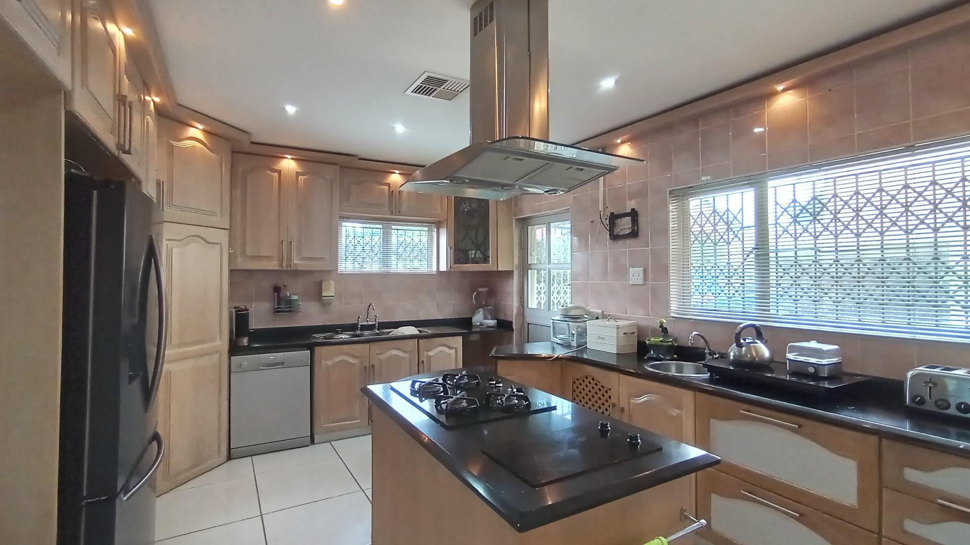 Kitchen - 30 square meters of property in Moseley