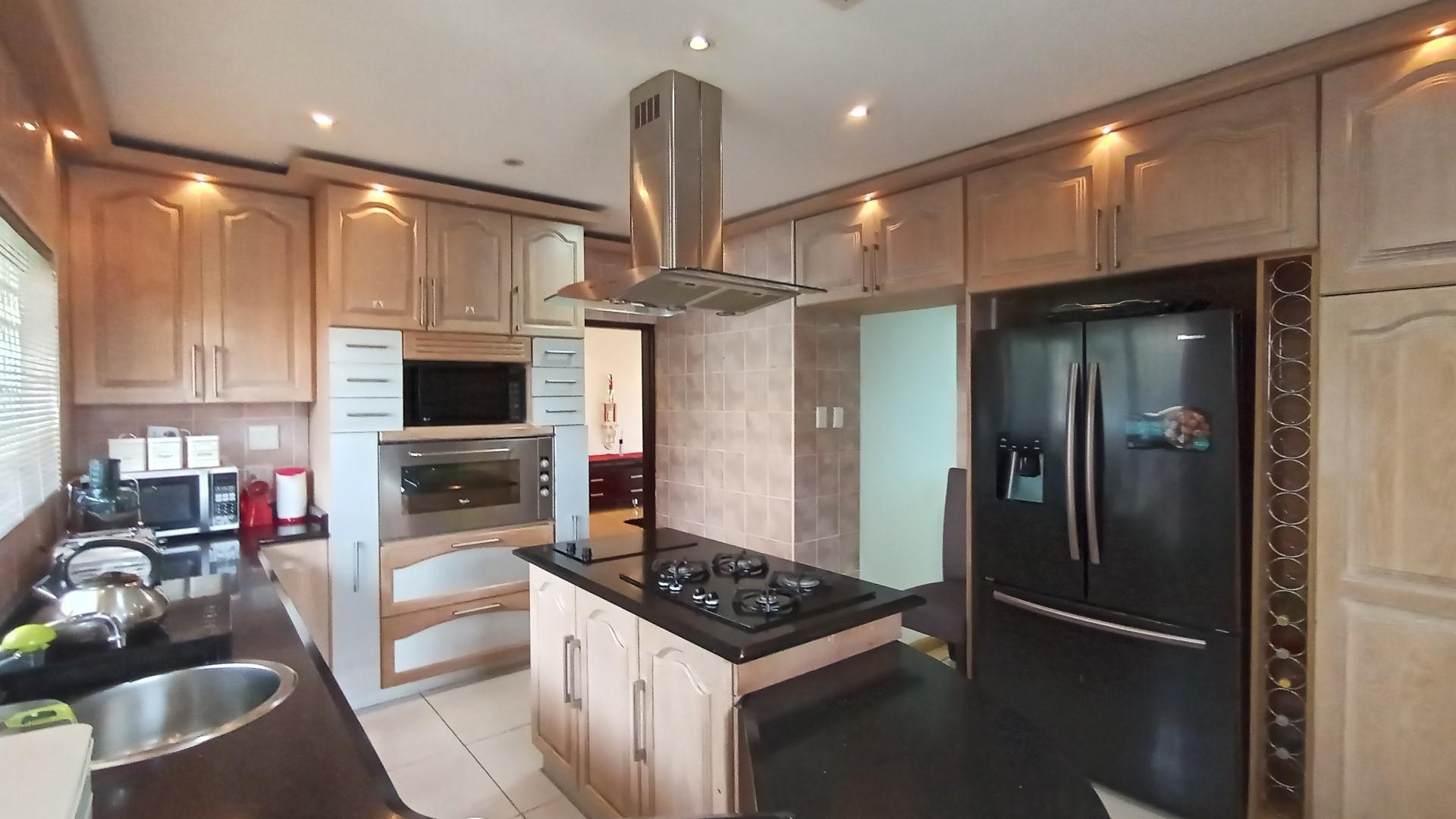 Kitchen - 30 square meters of property in Moseley