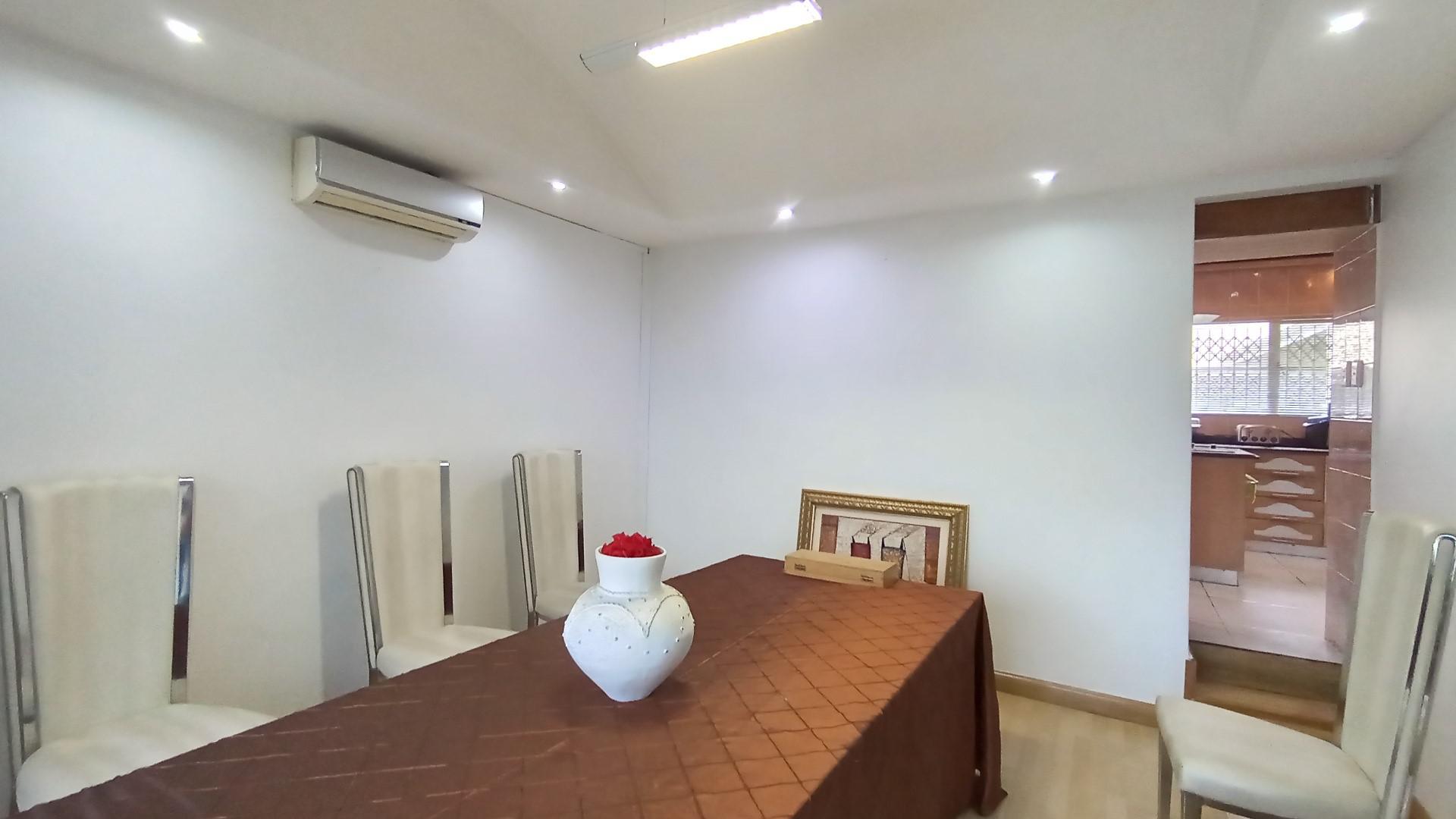 Dining Room - 23 square meters of property in Moseley