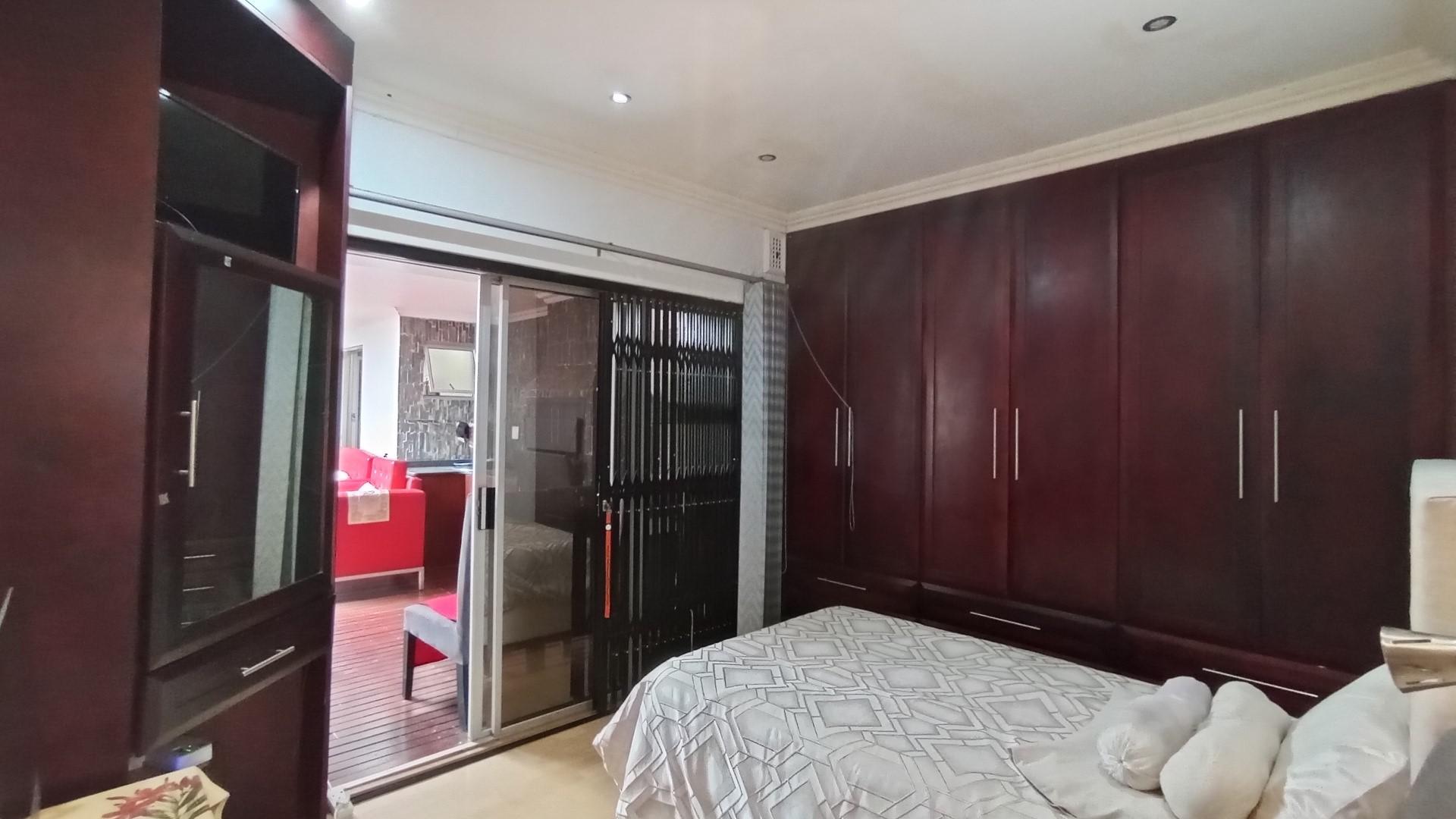 Bed Room 2 - 15 square meters of property in Moseley