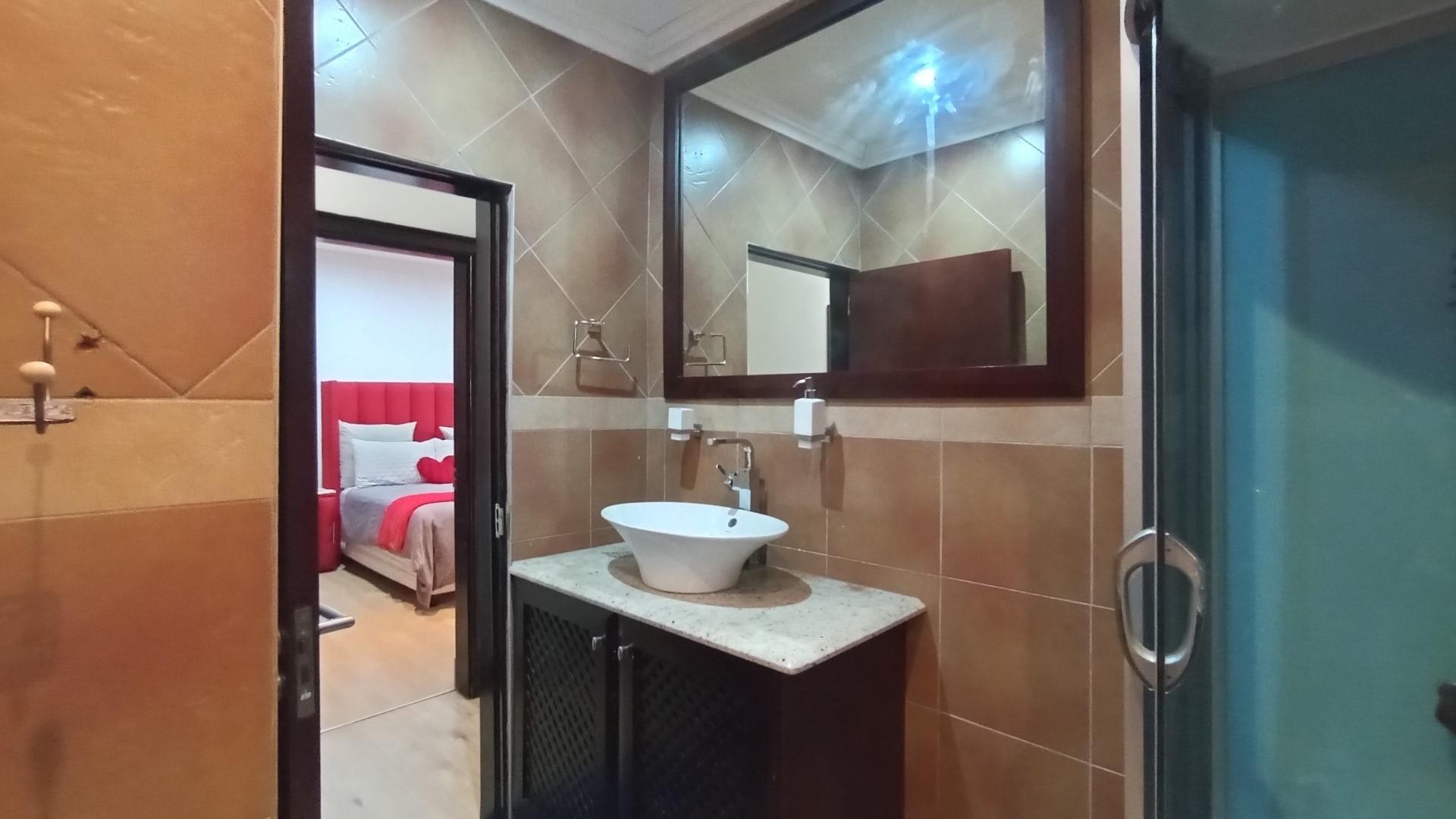 Bathroom 2 - 11 square meters of property in Moseley