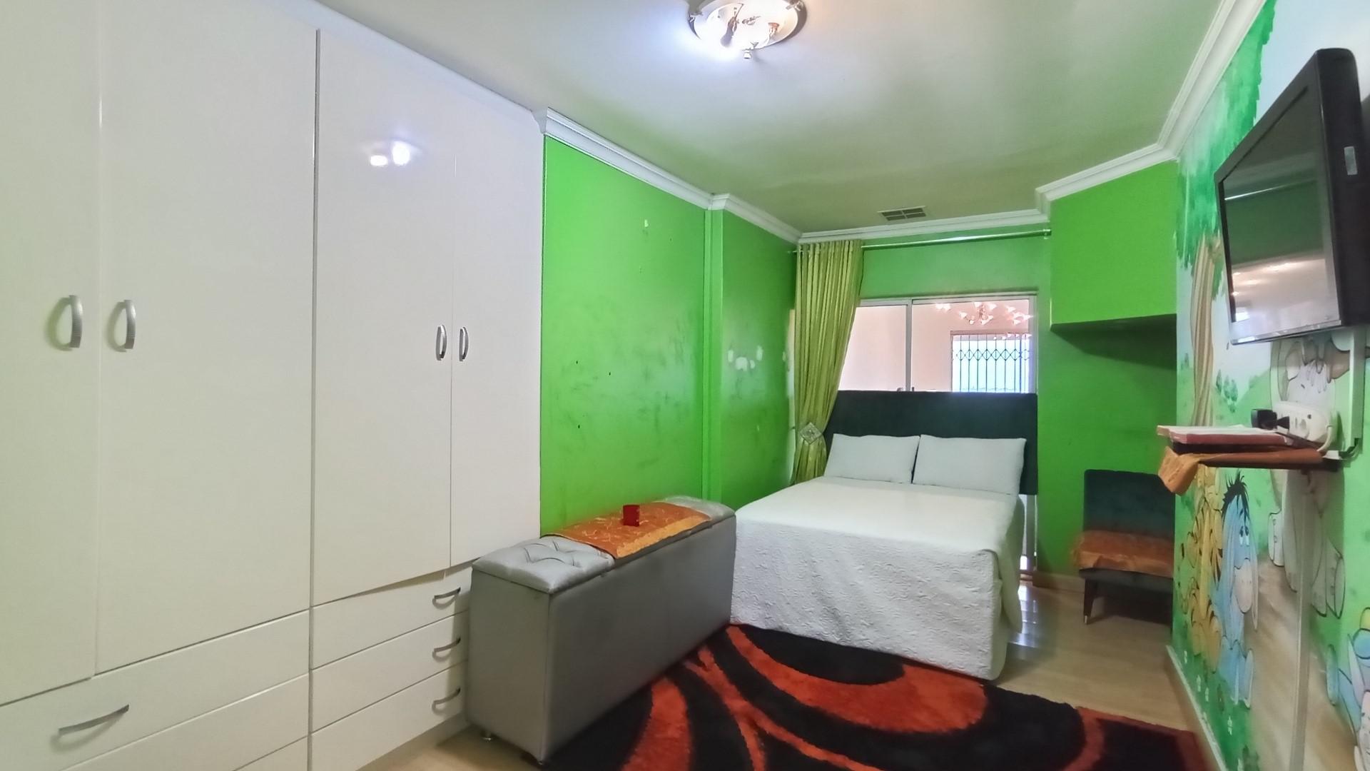 Bed Room 3 - 19 square meters of property in Moseley